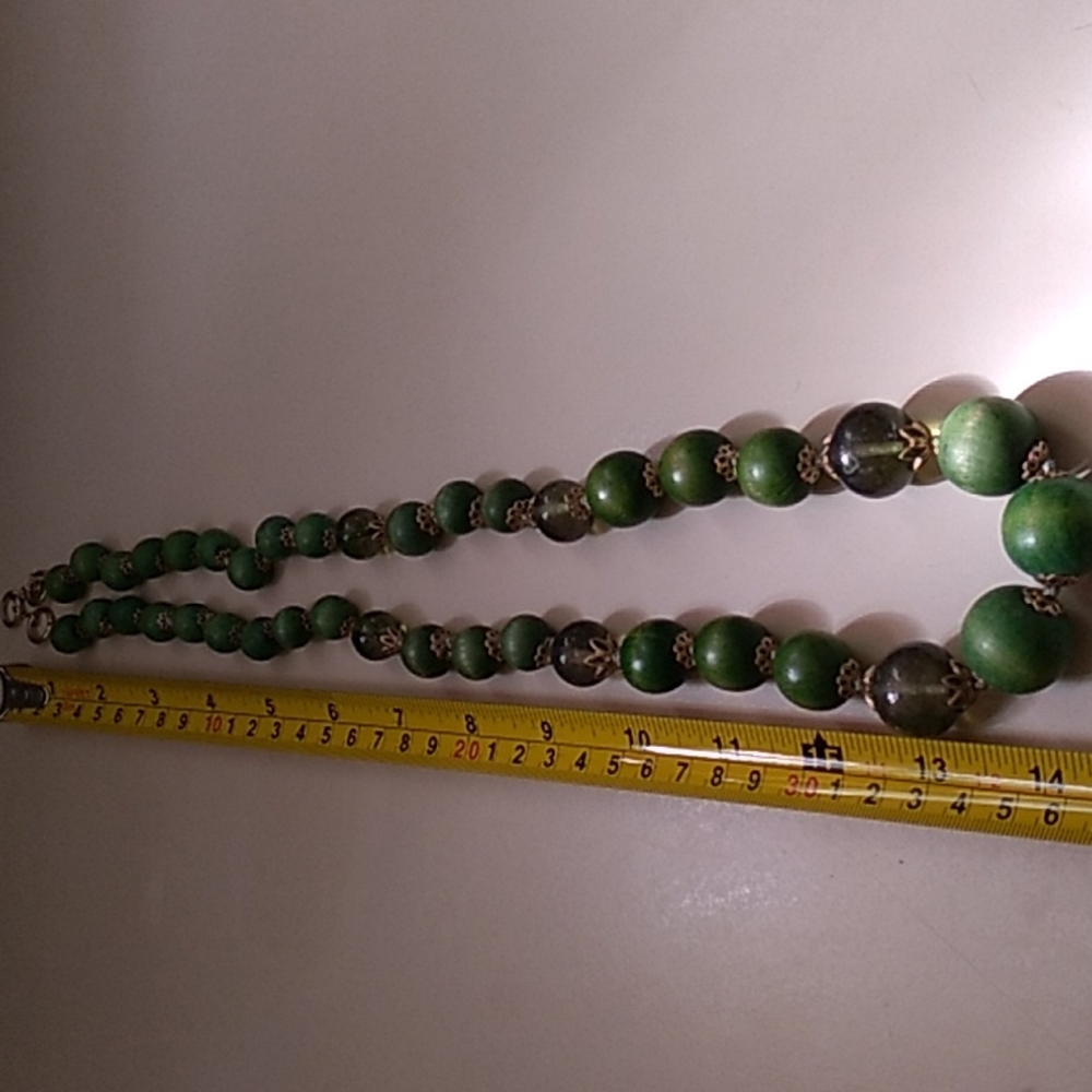 Vintage Gold and Green Bead Necklace - Picture 6 of 6